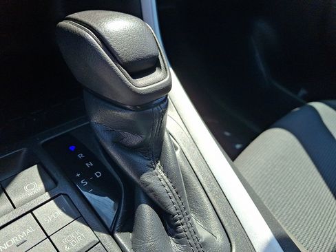 Used 2021 Toyota RAV4 LE w/ Carpet Mat Package (TMS) AWD/4WD image 15