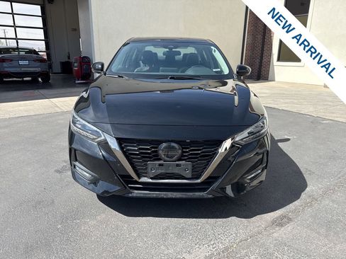 Used 2022 Nissan Sentra SR w/ SR Premium Package image 2