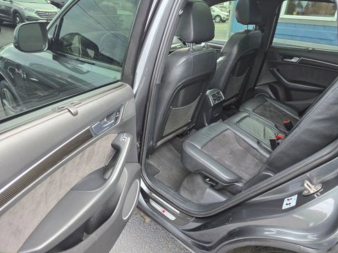 Used 2016 Audi SQ5 Prestige w/ Prestige Package image 17