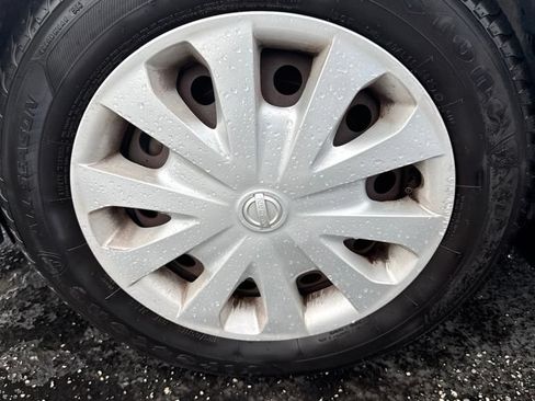 Used 2018 Nissan Versa S Plus FWD image 5