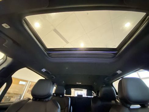 Used 2025 Toyota Sienna XSE w/ XSE Premium Package image 23