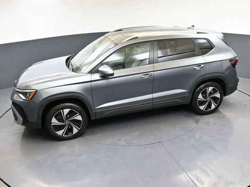 Used 2025 Volkswagen Taos SE w/ Panoramic Sunroof Package image 37