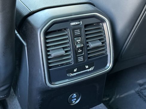 Certified 2025 Porsche Macan AWD/4WD image 14
