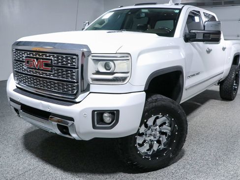 Used 2016 GMC Sierra 2500 Denali w/ Duramax Plus Package AWD/4WD image 34