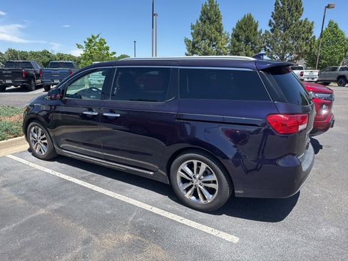 Used 2018 Kia Sedona SX Limited FWD image 2