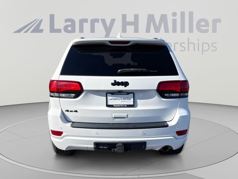 Used 2021 Jeep Grand Cherokee Laredo X AWD/4WD image 4