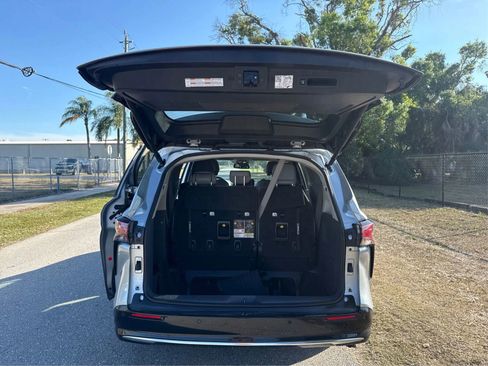 Used 2022 Toyota Sienna Limited FWD image 12