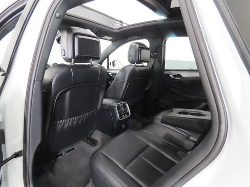 Certified 2026 Porsche Macan AWD/4WD image 46