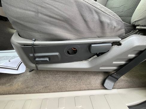 Used 2010 Ford F250 Lariat image 19