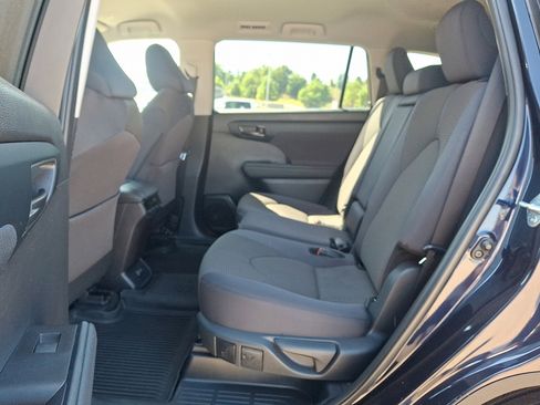 Certified 2024 Toyota Highlander AWD image 10