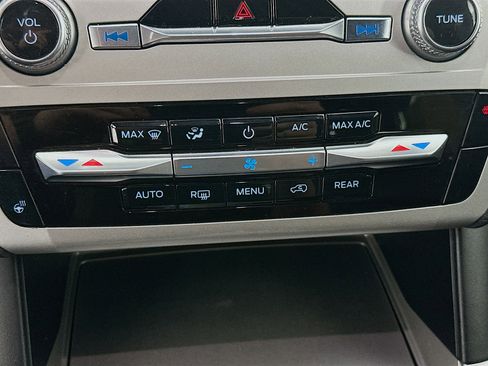 Used 2022 Ford Explorer XLT w/ Equipment Group 202A image 24