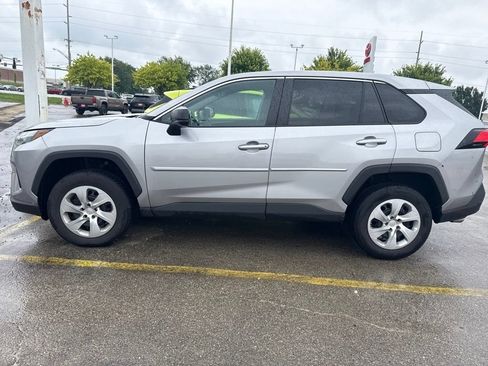 Used 2023 Toyota RAV4 LE AWD/4WD image 9