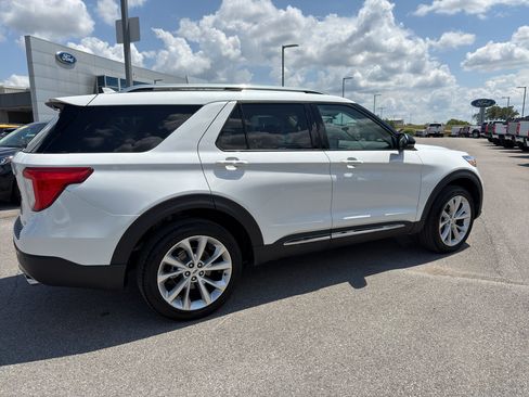Used 2023 Ford Explorer Platinum w/ Technology Package AWD/4WD image 5