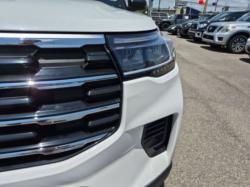 Used 2025 Ford Explorer Active AWD/4WD image 10