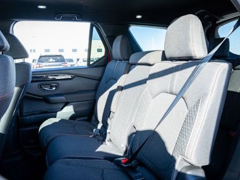 Used 2025 Honda Pilot Sport image 12