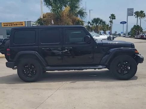 Used 2021 Jeep Wrangler Unlimited Sahara AWD/4WD image 9
