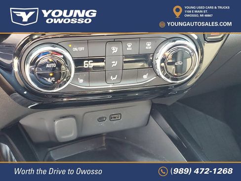 Certified 2024 Chevrolet Trax RS w/ Sunroof Package FWD image 20