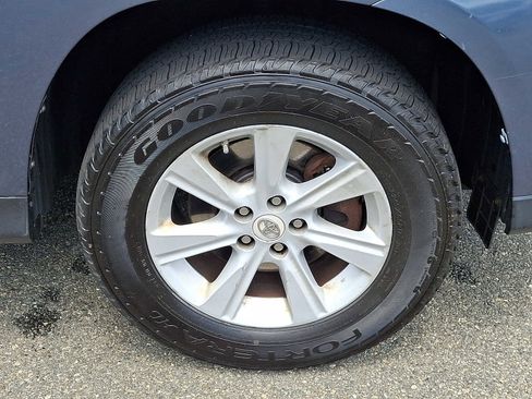 Used 2013 Toyota Highlander 4WD w/ Cold Weather Pkg image 9