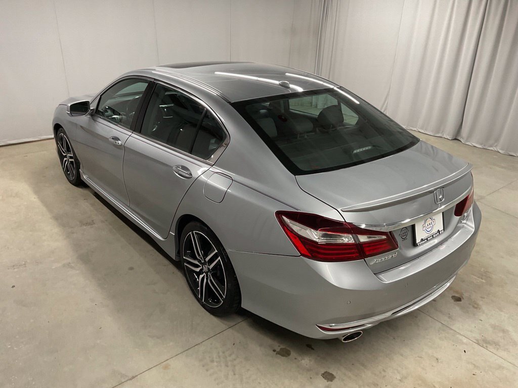 Used 2017 Honda Accord Touring image 6