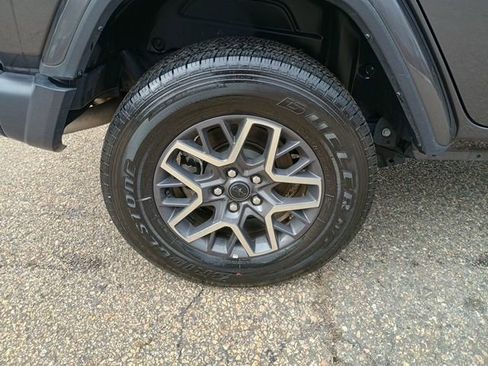 Used 2025 Jeep Wrangler Unlimited Sahara AWD/4WD image 11