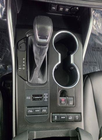Used 2020 Toyota Highlander XLE AWD/4WD image 25