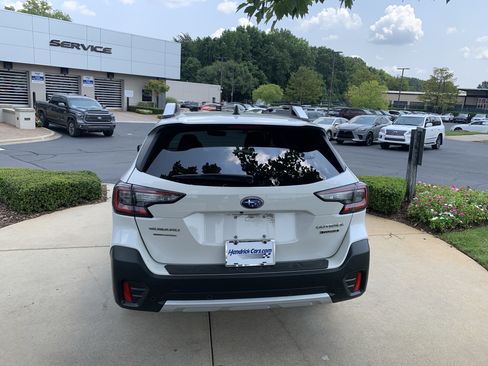 Used 2021 Subaru Outback Touring w/ Popular Package #2 AWD/4WD image 9