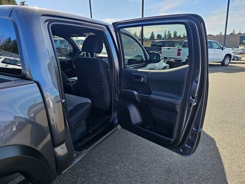 Used 2023 Toyota Tacoma TRD Off-Road w/ Technology Package image 27