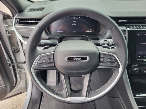 Used 2025 Jeep Grand Cherokee L Laredo RWD image 26