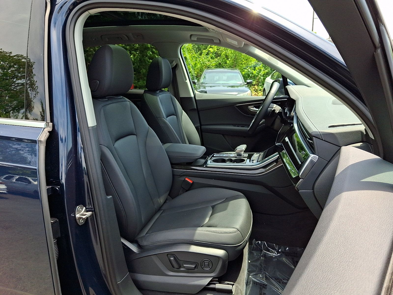 Used 2023 Audi Q7 3.0T Premium Plus AWD/4WD image 3