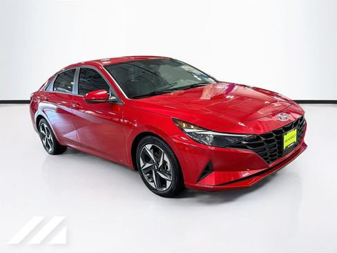 Used 2023 Hyundai Elantra SEL w/ Convenience Package FWD image 3