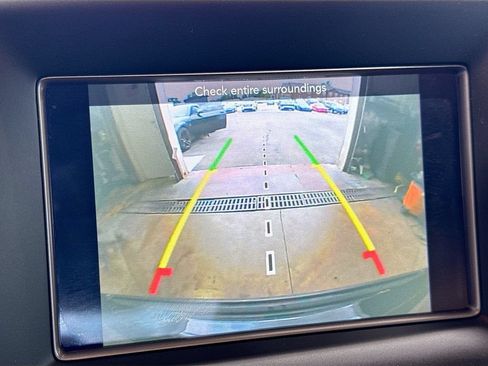 Used 2021 Jeep Grand Cherokee Laredo AWD/4WD image 13