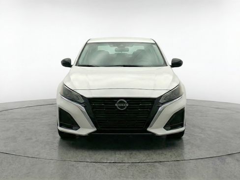 Used 2025 Nissan Altima 2.5 SV image 2