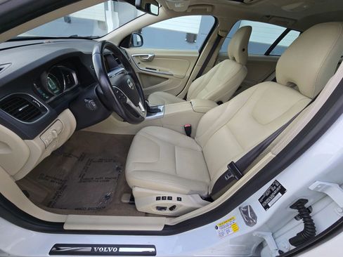 Used 2015 Volvo V60 T5 Premier image 12