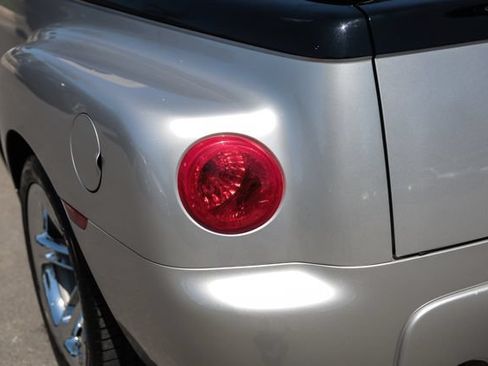 Used 2005 Chevrolet SSR w/ Preferred Equipment Group RWD image 16