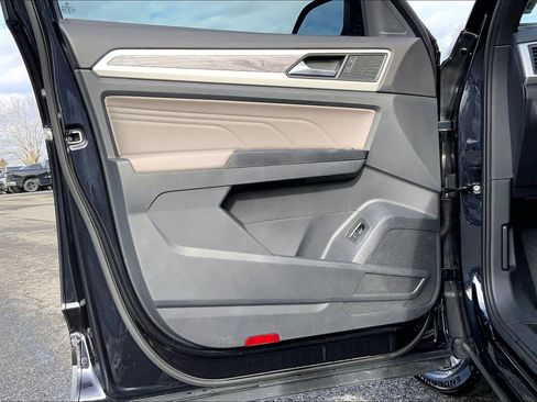 Used 2021 Volkswagen Atlas Cross Sport SE image 20