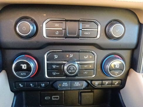 Used 2024 Chevrolet Suburban Premier RWD image 20
