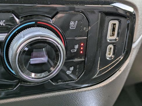 Used 2022 Chevrolet Silverado 1500 High Country image 25