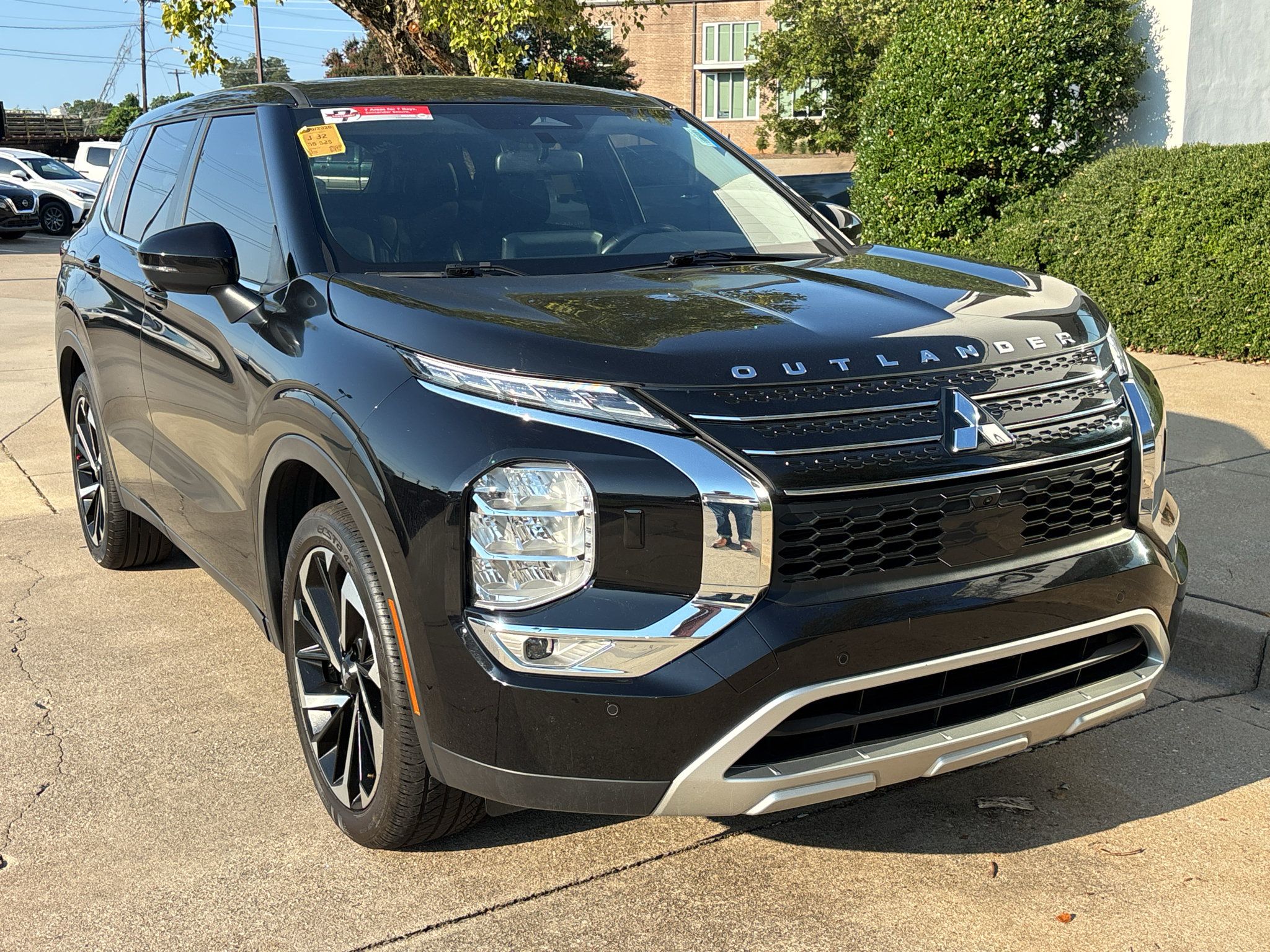 Used 2024 Mitsubishi Outlander SE Black Edition AWD/4WD image 1