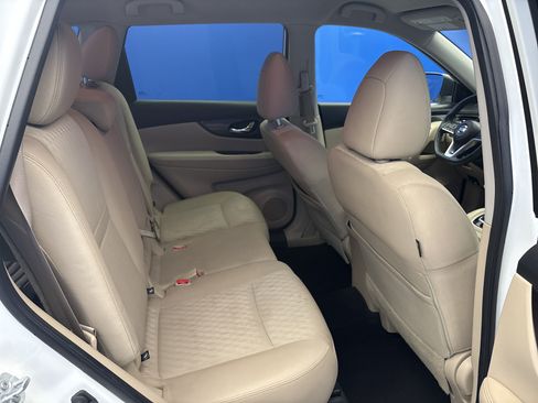 Used 2017 Nissan Rogue SV FWD image 25