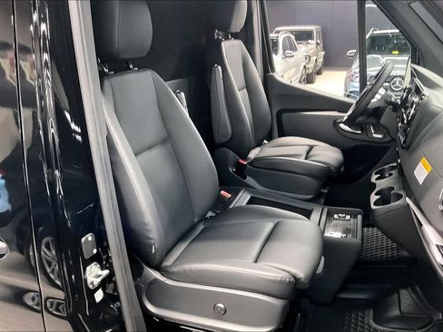 Used 2025 Mercedes-Benz Sprinter 2500 image 6