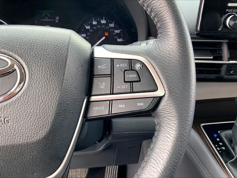 Used 2024 Toyota Sienna XLE image 23