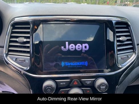 Used 2019 Jeep Grand Cherokee Laredo image 25