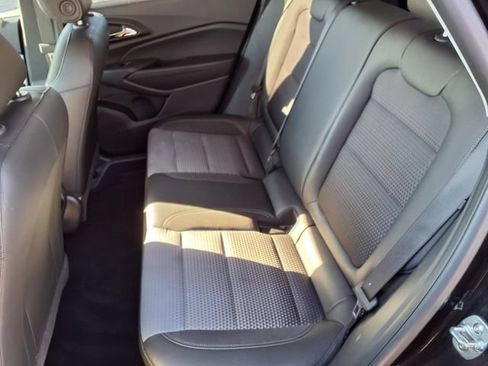 Used 2025 Chevrolet Trax LT w/ LT Convenience Package FWD image 36