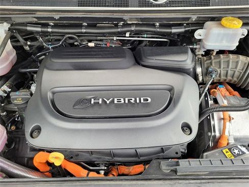 Certified 2024 Chrysler Pacifica Select image 20