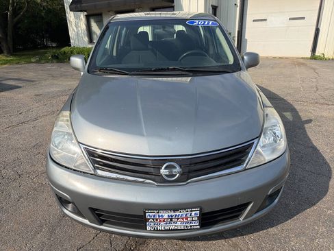 Used 2011 Nissan Versa 1.8 S w/ Plus Pkg FWD image 2