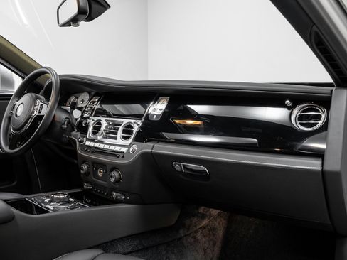 Used 2015 Rolls-Royce Ghost image 23