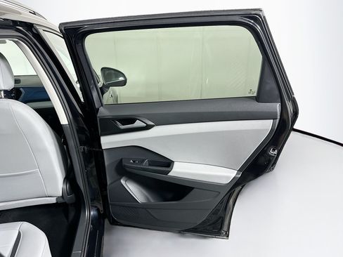 Used 2023 Volkswagen Taos SE w/ Panoramic Sunroof Package FWD image 28
