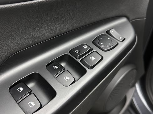 Used 2019 Hyundai Kona Limited image 12