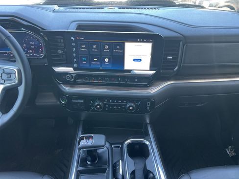 Used 2025 Chevrolet Silverado 1500 LT Trail Boss w/ Convenience Package II AWD/4WD image 10