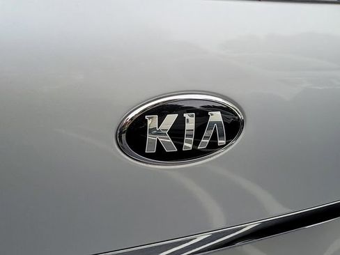 Used 2016 Kia Sedona SX Limited FWD image 9